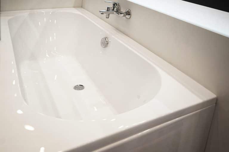 Clean white acrylic bathtub in a New Orleans bathroom