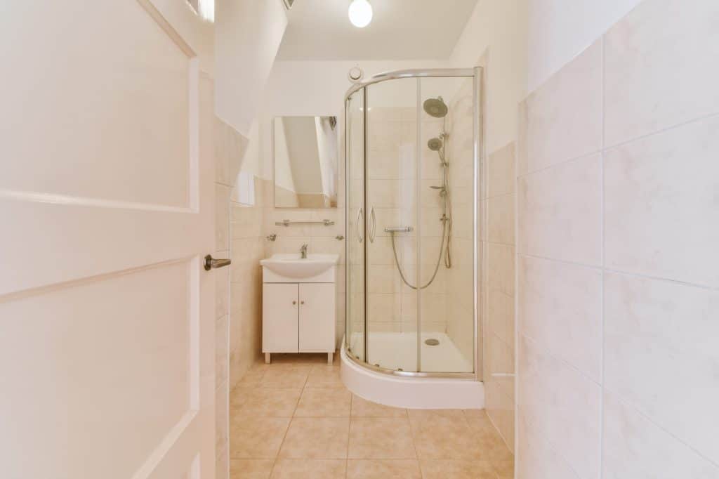 How Do You Choose the Right Shower Enclosure for a New Orleans Bathroom?